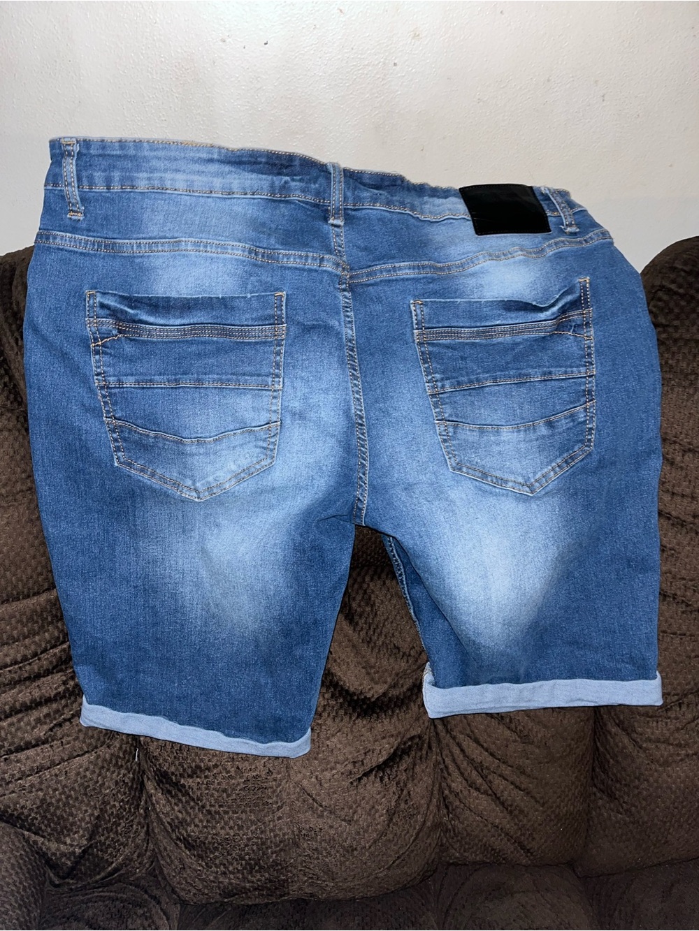 Men’s like new size 36 waist X-ray jean shorts.